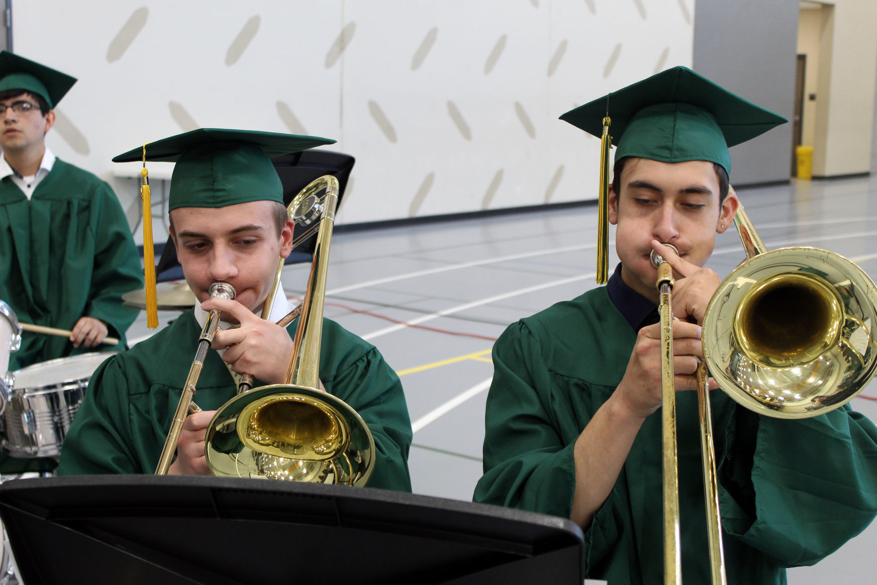 060219-ctzn-news-bd-grad028.jpg